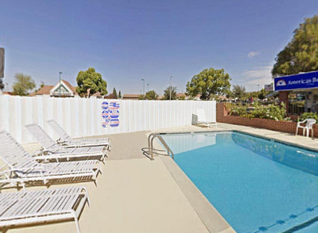 Americas Best Value Inn - Livermore Bagian luar foto